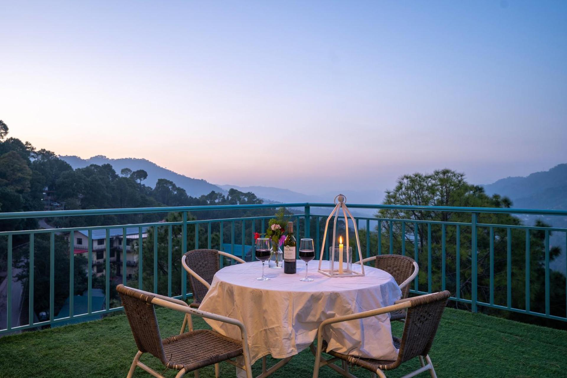 Stayvista At Aykon Estate - Modern Interiors, Views Kasauli Exterior foto